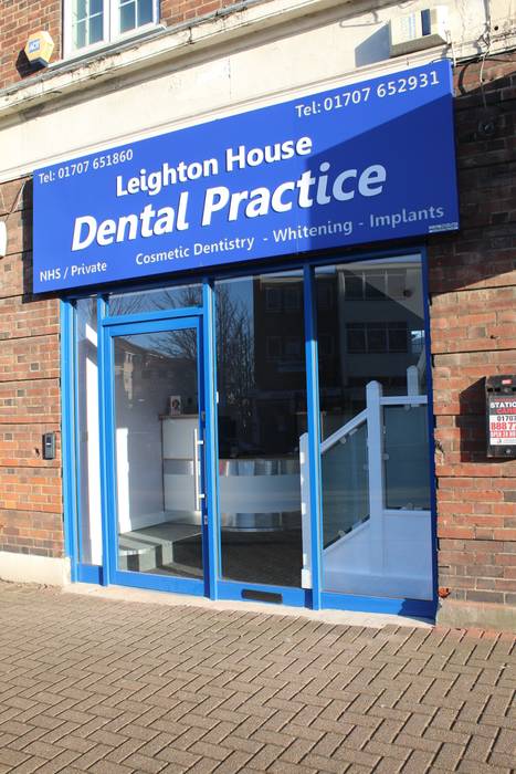 Leighton House Dental Practice, Roberts 21st Century Design Roberts 21st Century Design Ruang Komersial Klinik