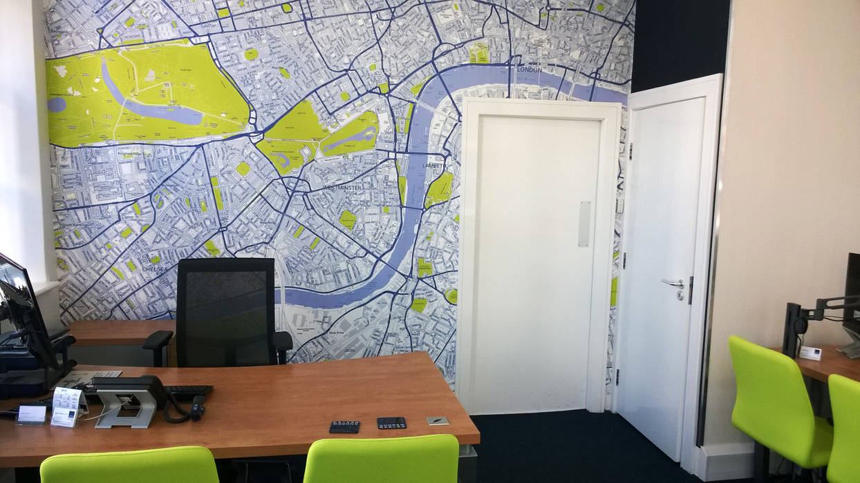 Customised Map of London Wallpaper Wallpapered モダンデザインの 書斎