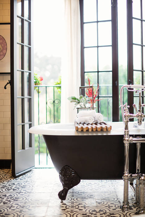 Drummonds Case Study: Loz Feliz Retreat, California homify Eclectic style bathroom