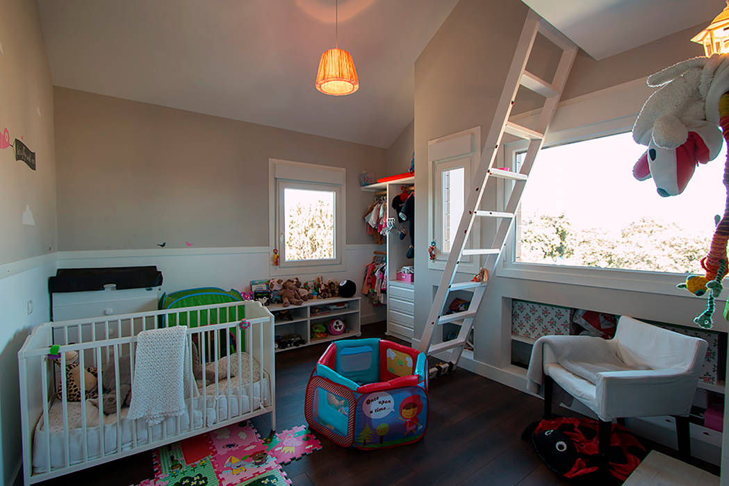 Dormitorio infantil con doble altura Canexel Cuartos infantiles de estilo clásico