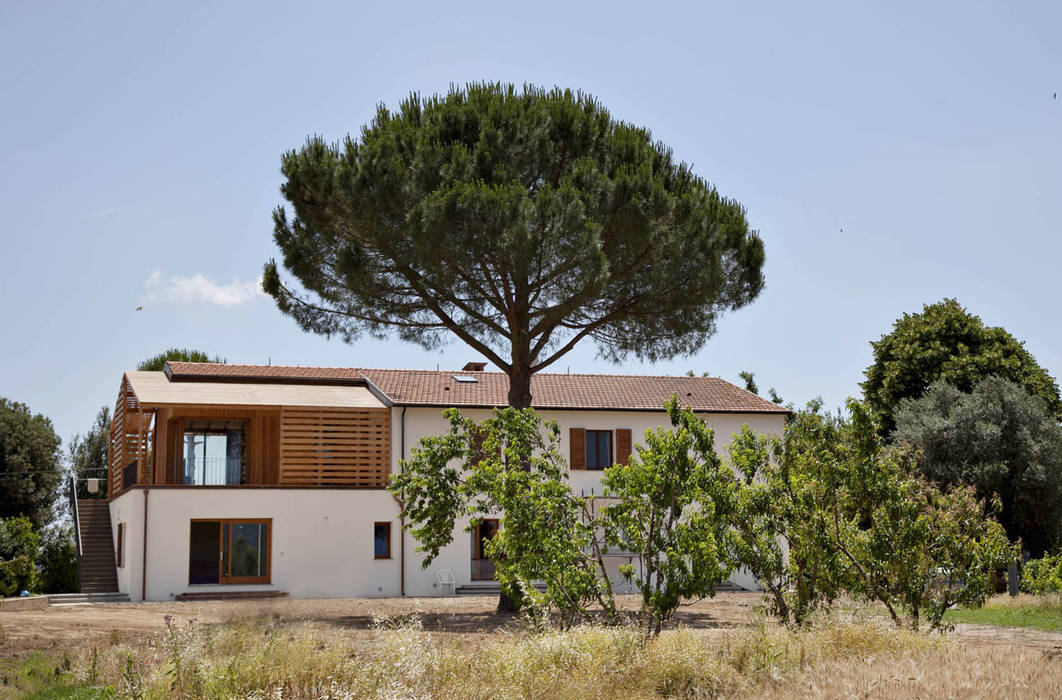 Ristrutturazione ed ampliamento di un fabbricato rurale a Suvereto (LI), mc2 architettura mc2 architettura Mediterrane Häuser