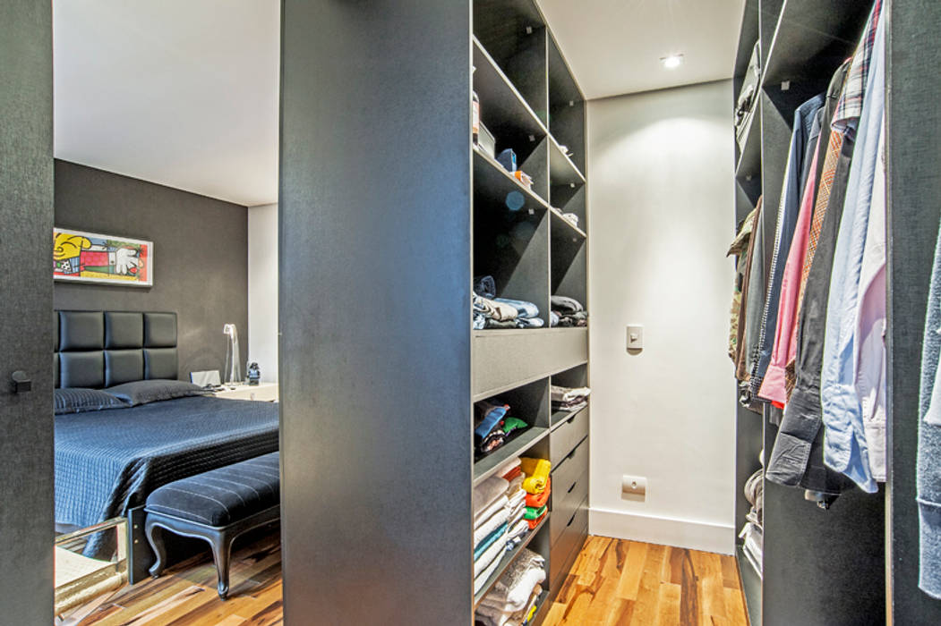 Apartamento masculino em Curitiba, Evviva Bertolini Evviva Bertolini Ruang Ganti Modern