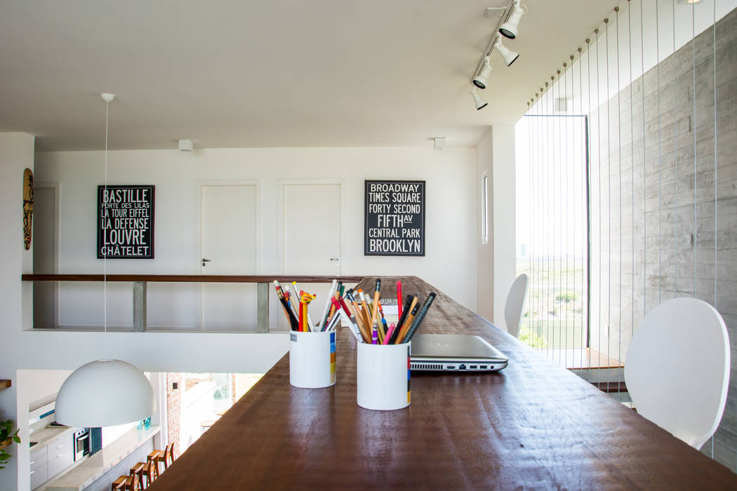 CASA VENTURA M22, SBARDELOTTO ARQUITETURA SBARDELOTTO ARQUITETURA Pasillos, vestíbulos y escaleras modernos