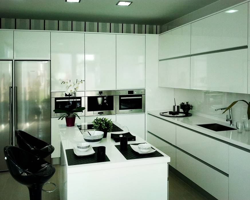 GRUPO COECO, GRUPO COECO GRUPO COECO Modern kitchen Cabinets & shelves