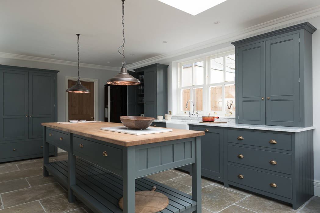 The Hampton Court Kitchen by deVOL deVOL Kitchens 廚房