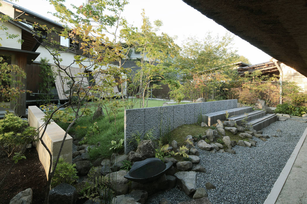 茅葺をめぐる露地と庭と。, 和泉屋勘兵衛建築デザイン室 和泉屋勘兵衛建築デザイン室 アジア風 庭