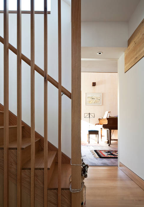 Cavendish, Mole Architects Mole Architects Modern corridor, hallway & stairs