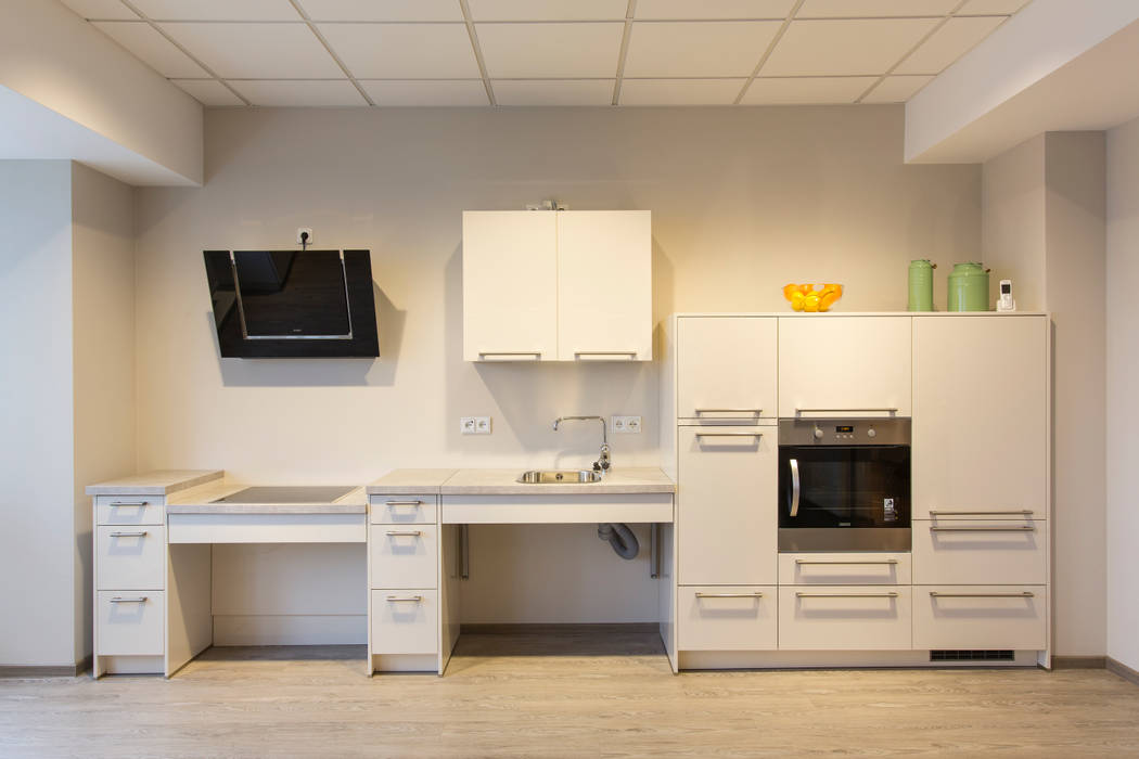 AAL Ambient Assisted Living - barrierefreie & altersgerechte Wohnung, AAB Die Raumkultur GmbH & Co. KG AAB Die Raumkultur GmbH & Co. KG Modern kitchen