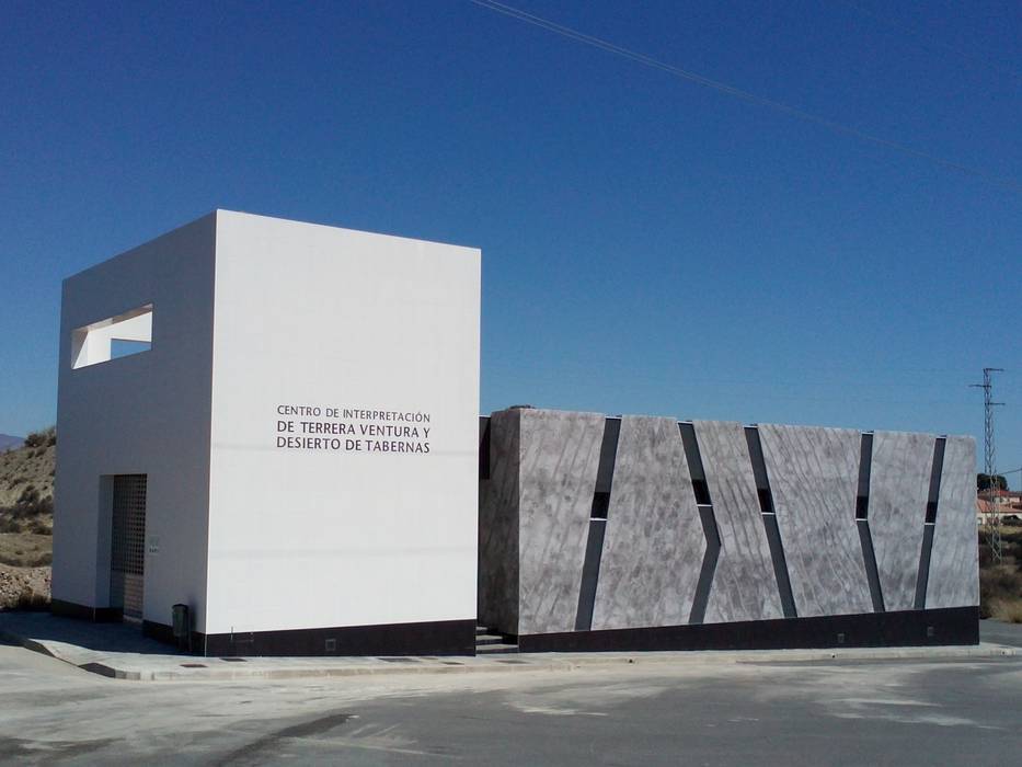 CENTRO DE INTERPRETACIÓN DE TERRERA VENTURA Y EL DESIERTO DE TABERNAS, ROOM arquitectos e interioristas ROOM arquitectos e interioristas Espacios comerciales Museos