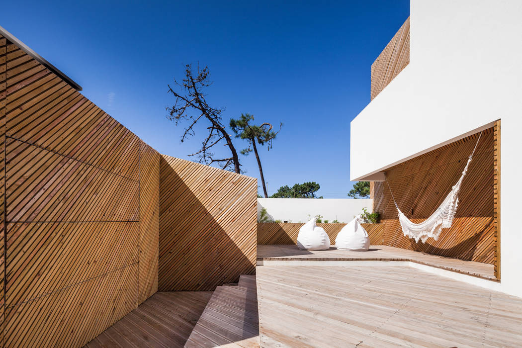 SilverWoodHouse, Joao Morgado - Architectural Photography Joao Morgado - Architectural Photography Modern balcony, veranda & terrace