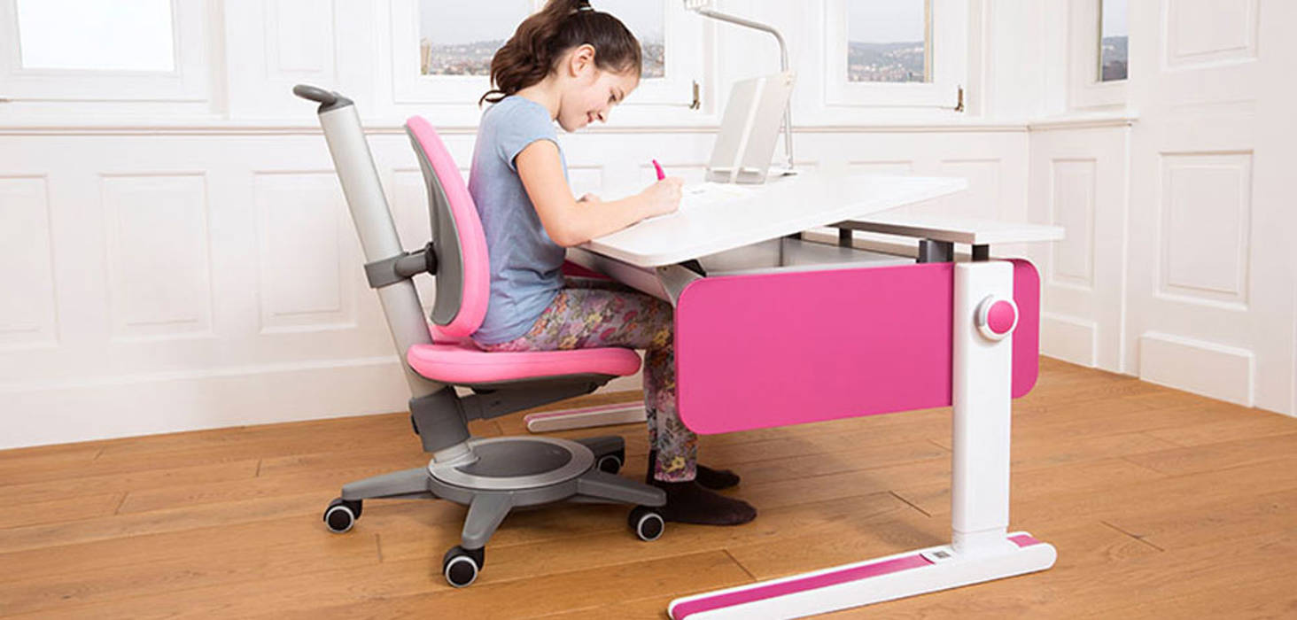 Lernen mit Spaß, Kinderzimmerhaus Kinderzimmerhaus モダンデザインの 子供部屋 机＆椅子