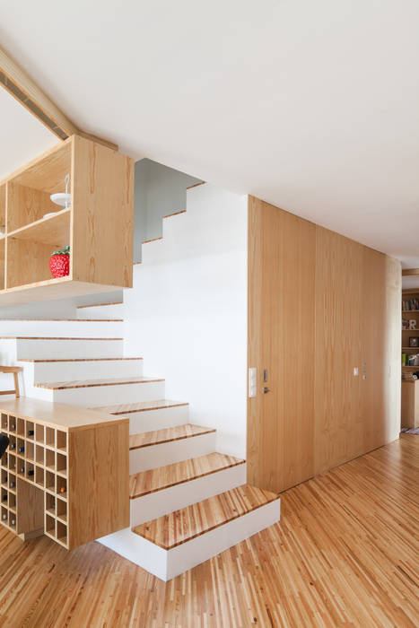 SilverWoodHouse, Joao Morgado - Architectural Photography Joao Morgado - Architectural Photography Modern corridor, hallway & stairs
