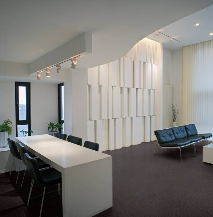 PAVIMENTOS PARA OFICINAS, PAVIMENTOS GERFLOR PAVIMENTOS GERFLOR Dinding & Lantai Minimalis Wall & floor coverings