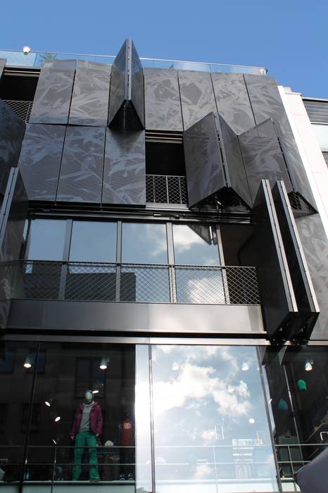 Fassadengestaltung durch moderne Verschattung, Faltschiebeläden als bewegende Alternative. Baier GmbH Ausgefallene Fenster & Türen