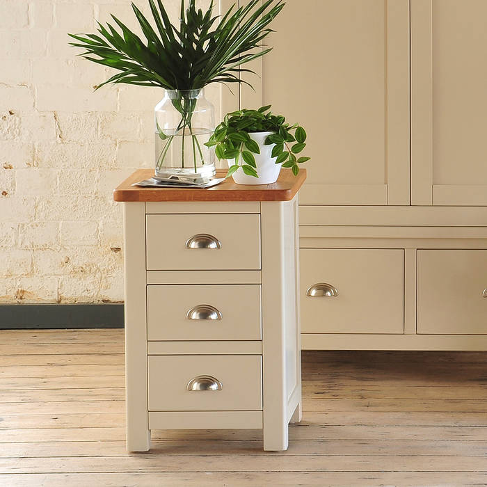 Lundy Stone Grey 3 Drawer Bedside The Cotswold Company Phòng ngủ phong cách đồng quê Bedside tables