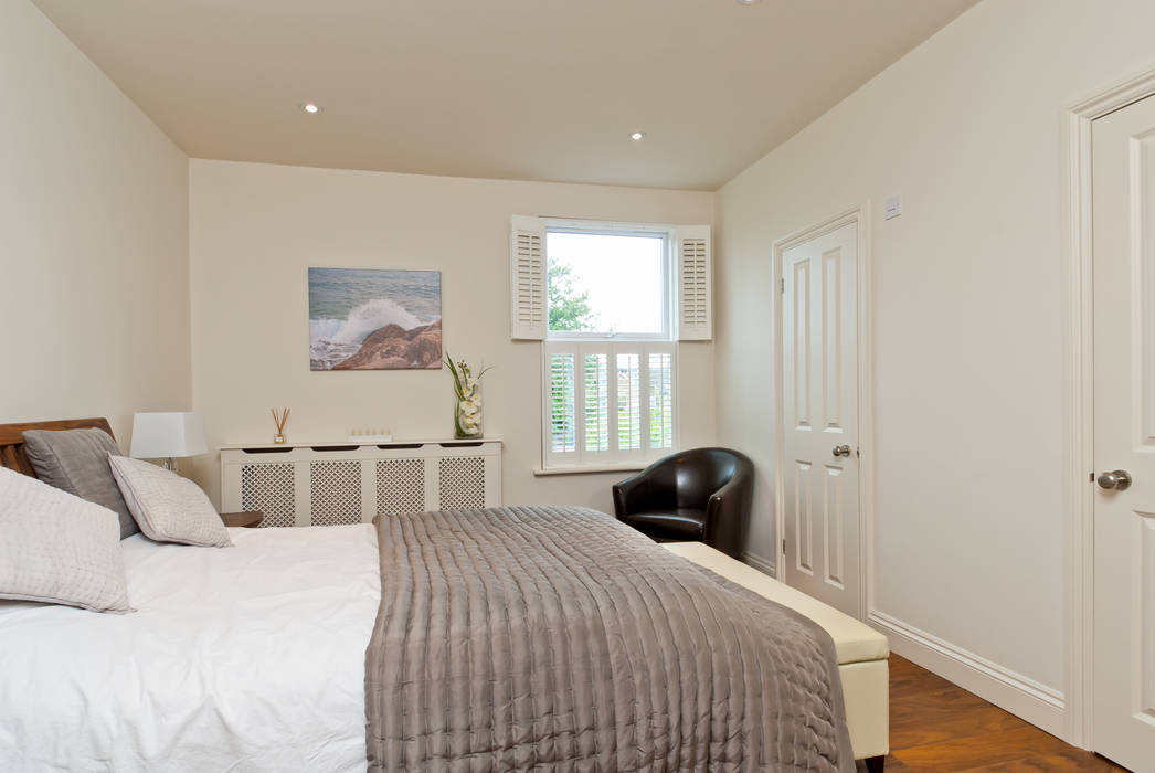 A Classic Natural bedroom A1 Lofts and Extensions Camera da letto in stile classico