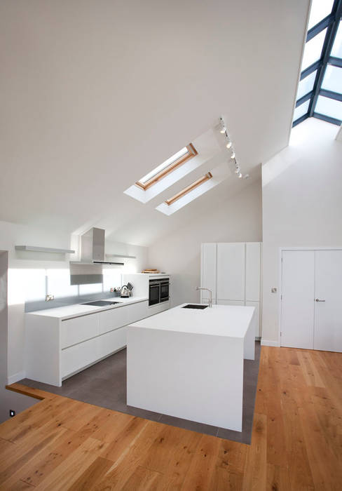 Grey Roofs, Crackington Haven, Cornwall homify Modern kitchen