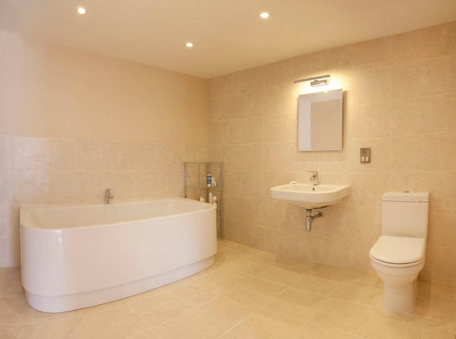 Grey Roofs, Crackington Haven, Cornwall homify Modern bathroom