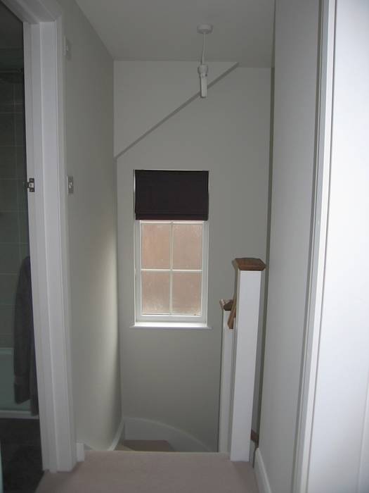 Window on stairs for natural light A1 Lofts and Extensions Ingresso, Corridoio & Scale in stile classico Illuminazione