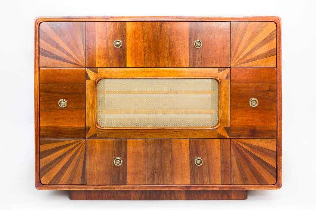 Chest of Drawers "Retro" Art Deco Meble Autorskie Jurkowski ห้องนั่งเล่น ชั้นวางทีวีและตู้วางทีวี