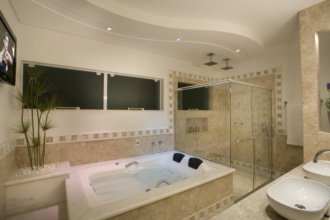 homify Modern bathroom