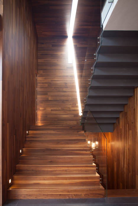 Casa Rinconada., Echauri Morales Arquitectos Echauri Morales Arquitectos Minimalist corridor, hallway & stairs