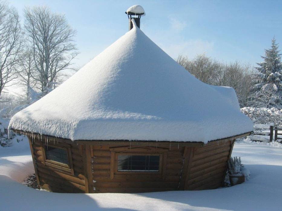 Snowy cabins! Arctic Cabins Scandinavian style garden