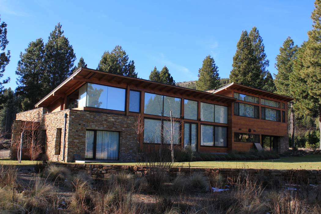 Casa Chapelco Golf - Patagonia Argentina, Aguirre Arquitectura Patagonica Aguirre Arquitectura Patagonica Casas modernas: Ideas, imágenes y decoración