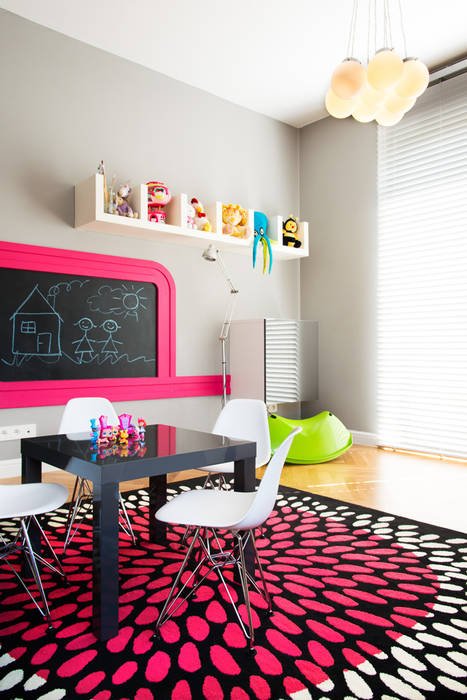 przestronny dom w kolorystyce black&white, RedCubeDesign RedCubeDesign Детская комнатa в скандинавском стиле