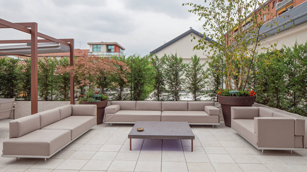 Attico a torino : terrazza in stile di silvia delpiano studio e ... Progettazione giardini torino