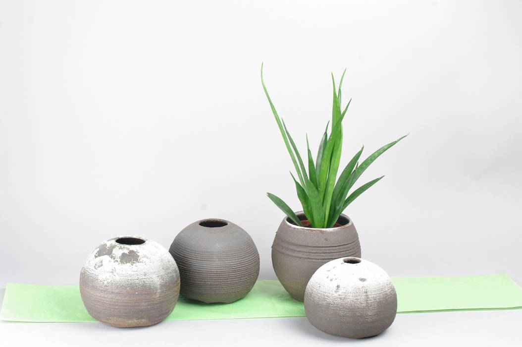 Entre Terres et JARDIN Atelier Entre Terres Jardin original Pots de fleurs & vases