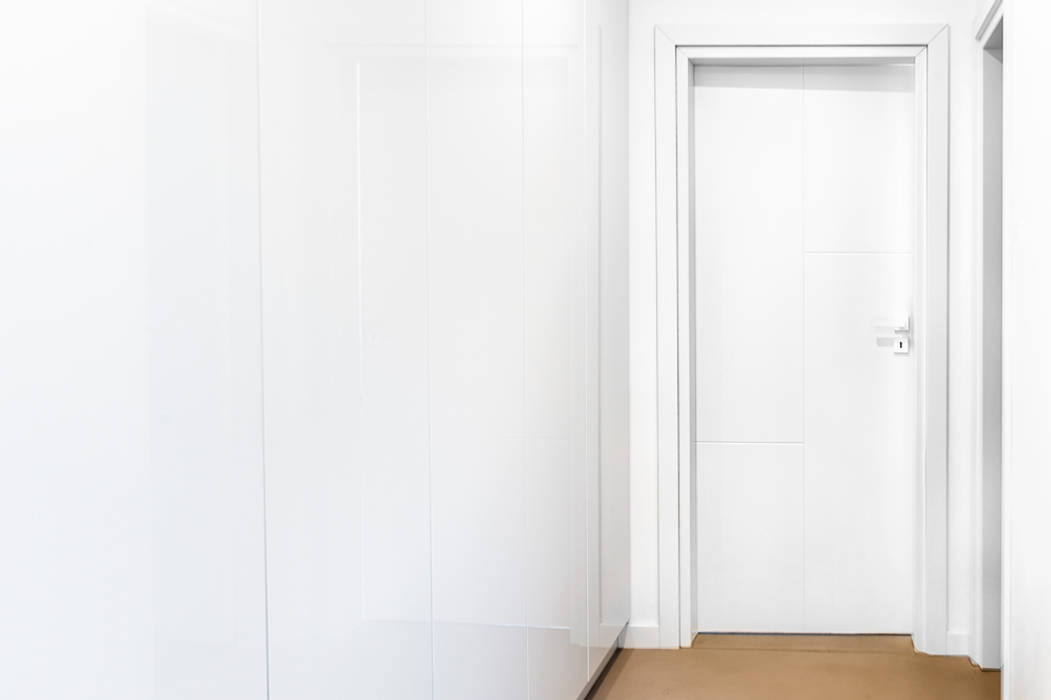 Dom z miętą, COCO Pracownia projektowania wnętrz COCO Pracownia projektowania wnętrz Minimalist corridor, hallway & stairs