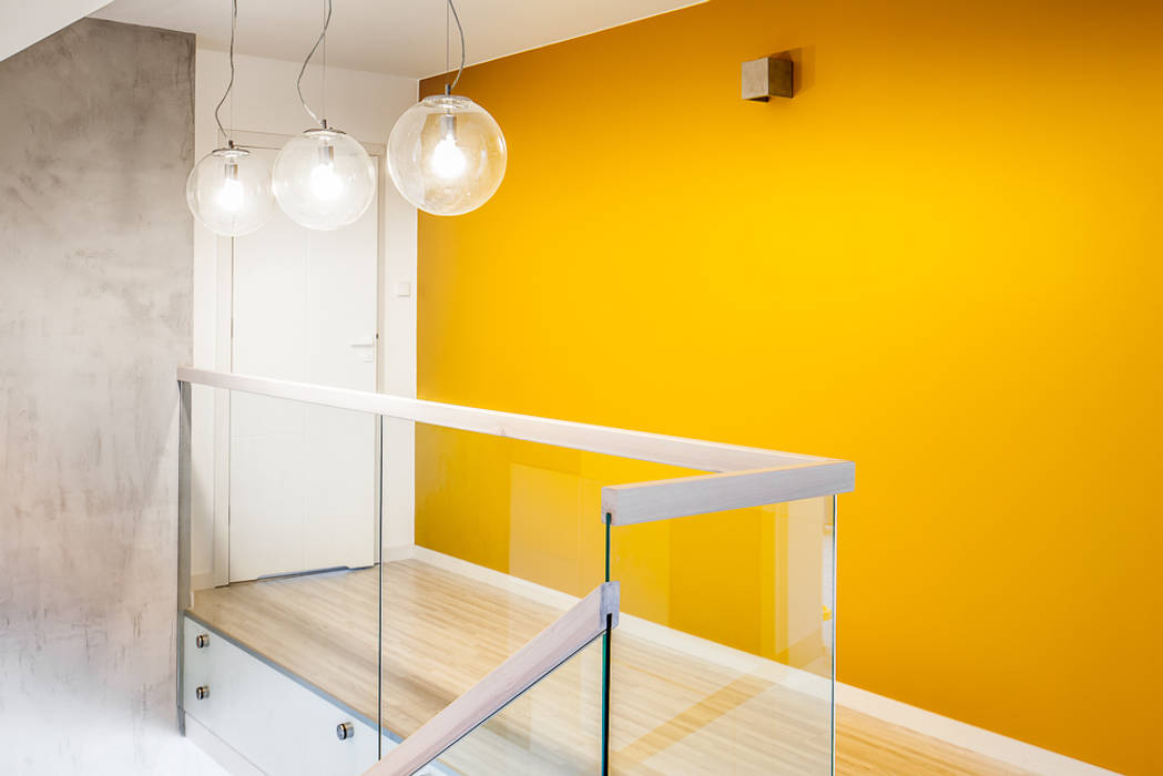 Dom z miętą, COCO Pracownia projektowania wnętrz COCO Pracownia projektowania wnętrz Minimalist corridor, hallway & stairs