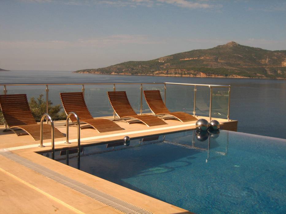 A Holiday Home in Turkey, Sarah Ward Associates Sarah Ward Associates Mediterranean style pool
