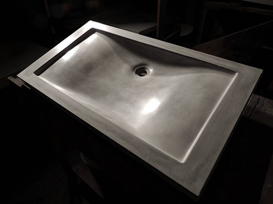 Concrete Wave Sink Forma Studios Baños de estilo minimalista Lavabos