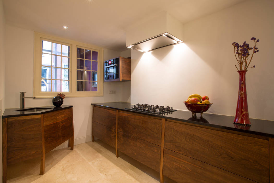 ingebouwde keuken interieur op maat (foto Marco Flanderijn) fridavanderpoel/atelier de bank Moderne keukens Eigendom,kasten,Venster,Hout,aanrecht:,Verlichting,architectuur,Kamerplant,Interieur ontwerp,Vloeren