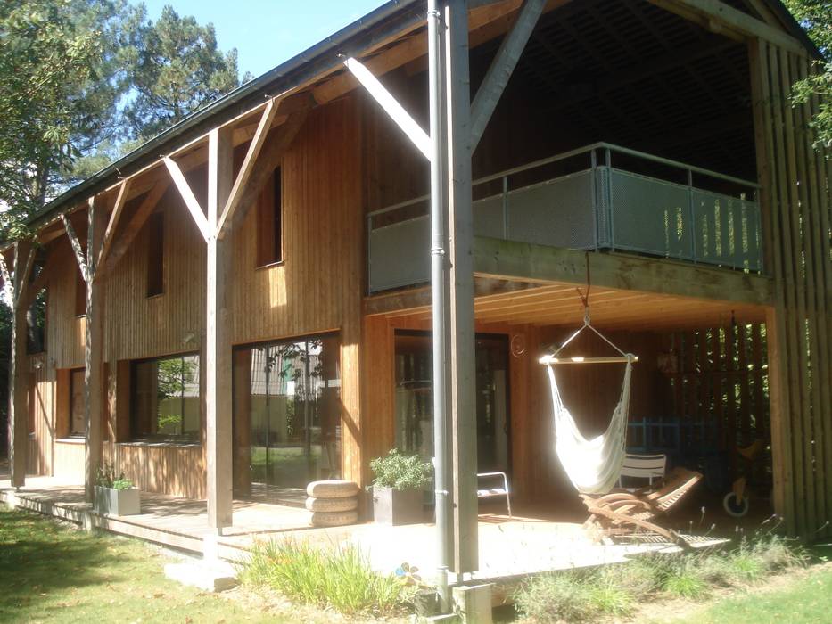 maison NEV, Cécile Boerlen Architecte SARL Cécile Boerlen Architecte SARL Balcon, Veranda & Terrasse ruraux