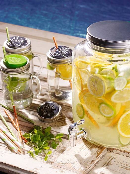 Mason Jars: de meest populaire glazen potten uit Amerika om o.a. uit te drinken en te eten!, Mason Jar Kitchen Mason Jar Kitchen Cocinas de estilo rural Vasos, cubiertos y vajilla