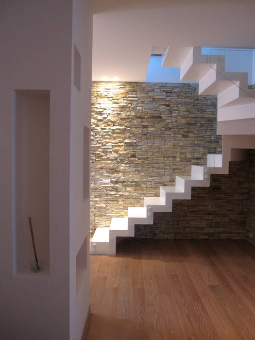 casa a Porto Recanati, Laura Canonico Architetto Laura Canonico Architetto Modern corridor, hallway & stairs