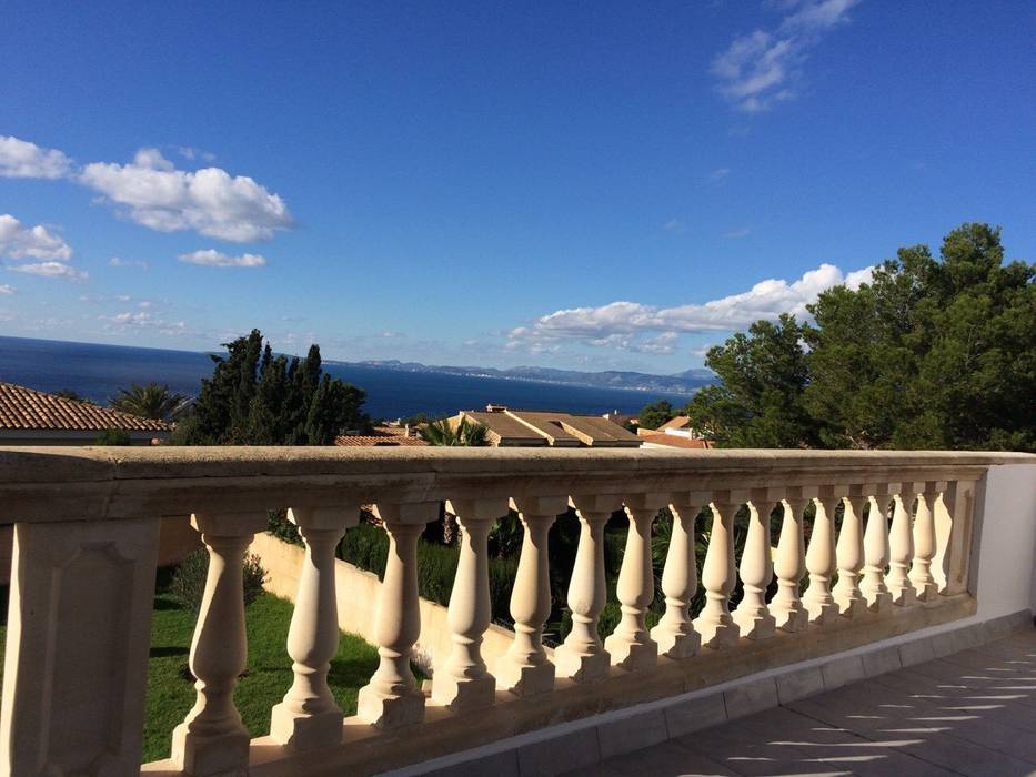 Wunderschönes Meerblick Chalet im maritimen Stil, INSIDE tp INSIDE tp Mediterraner Balkon, Veranda & Terrasse