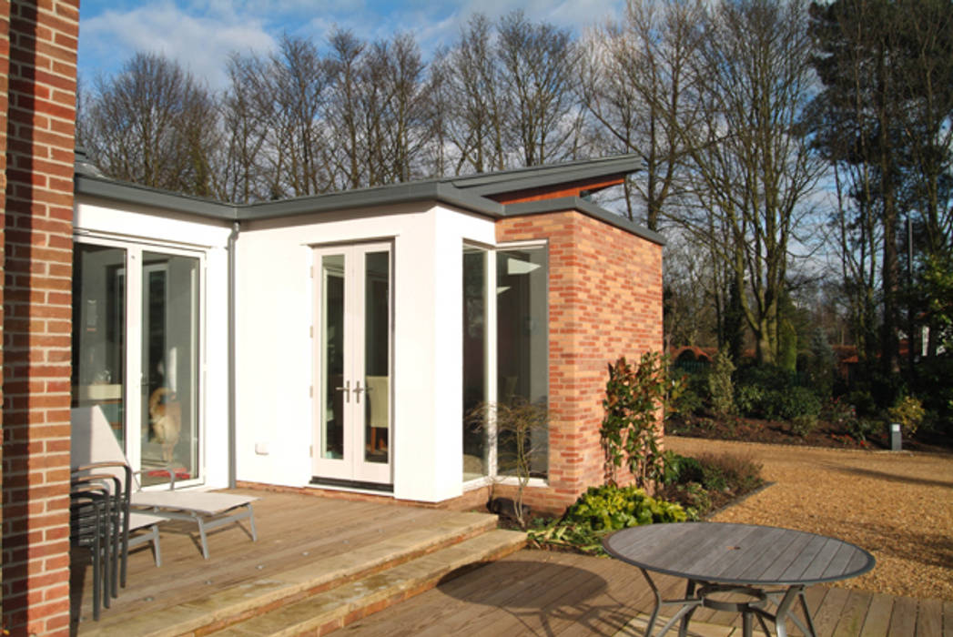 A Traditional English Country House: Lofties, Rayner Davies Architects Rayner Davies Architects Minimalist pool