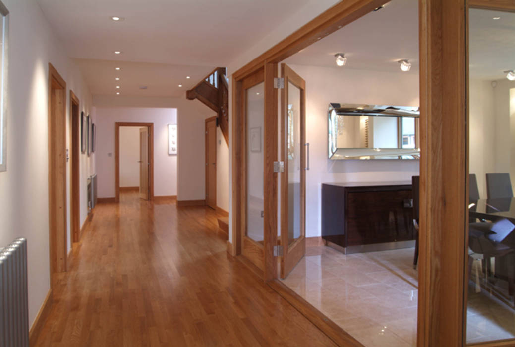 A Traditional English Country House: Lofties, Rayner Davies Architects Rayner Davies Architects Minimalist dining room