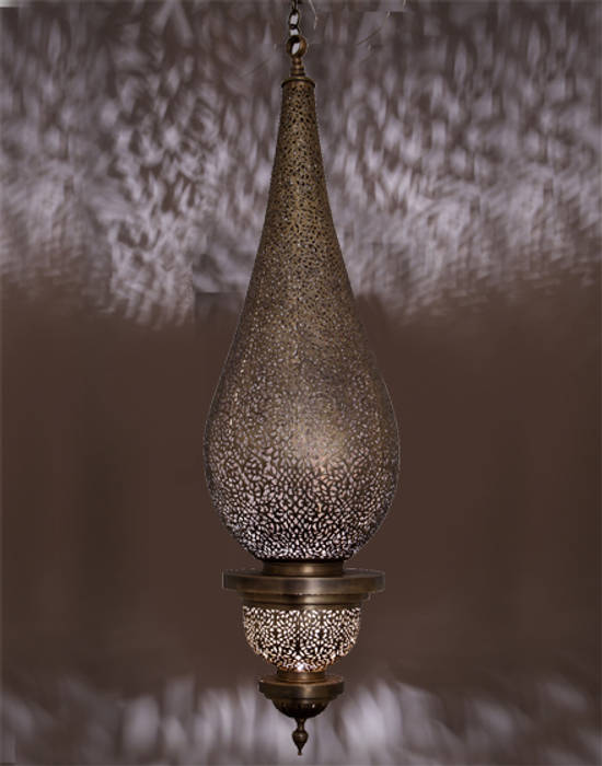 Flame Pendant Light in Antique Brass Moroccan Bazaar Livings de estilo mediterráneo Iluminación