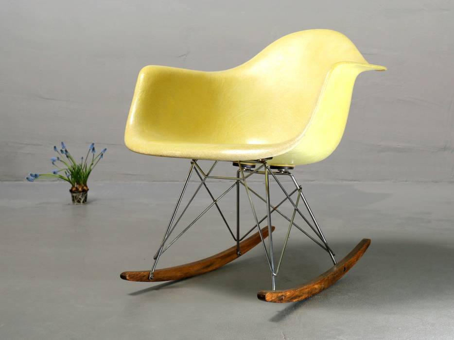 Ray & Charles Eames Schaukelstuhl Bender und Gleiß GbR Minimalistische Wohnzimmer Sofas und Sessel