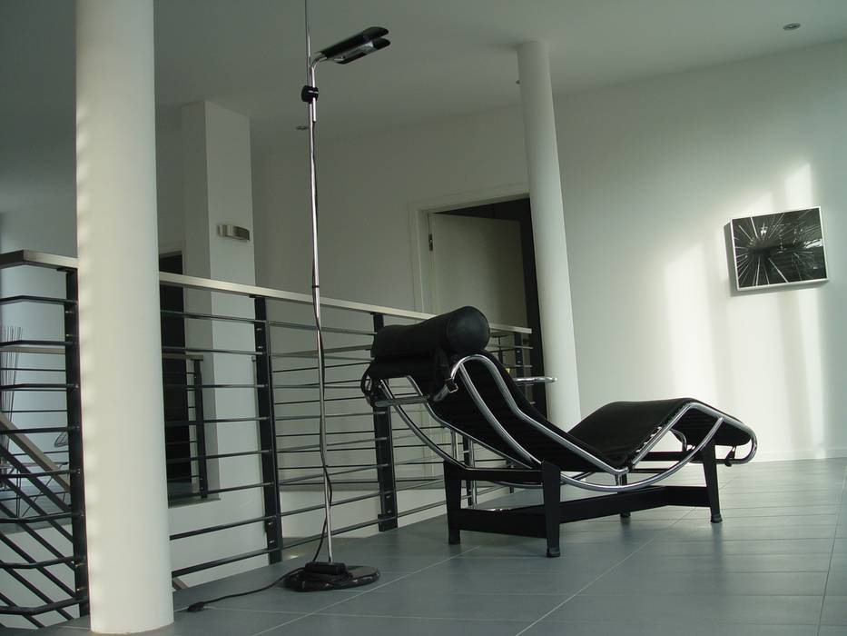 Galerie im obergeschoss: moderne wohnzimmer von homify | homify Galerie im obergeschoss: moderne wohnzimmer von homify | homify