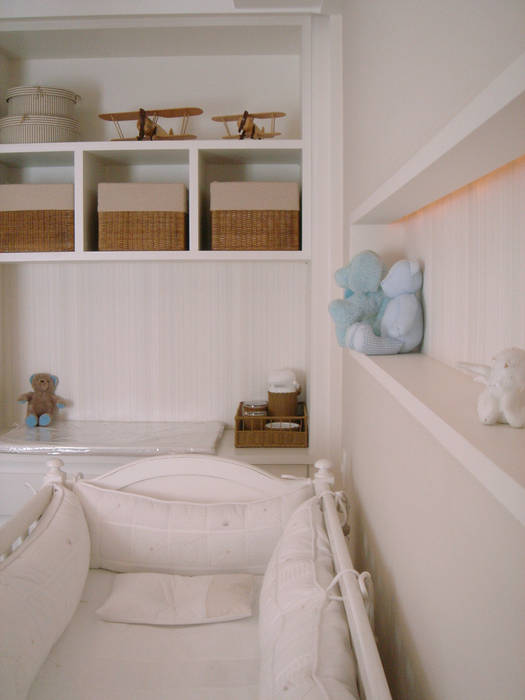 Quarto bebê, Asenne Arquitetura Asenne Arquitetura Quarto infantil clássico Armazenamento