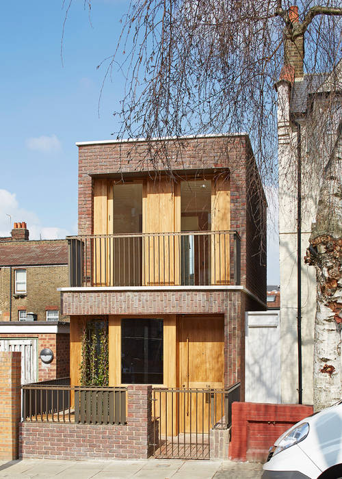 Street view of front garden and balcony Satish Jassal Architects Scandinavian style houses