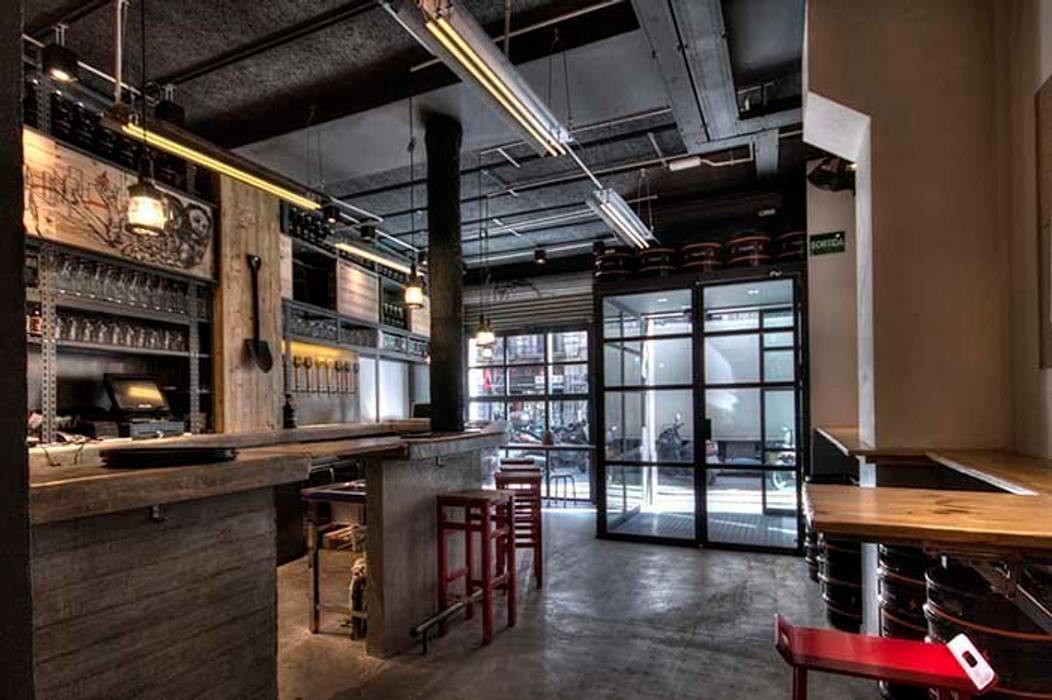 GARAGE BEER Co., DA2 ARQUITECTURA DA2 ARQUITECTURA Espacios comerciales Bares y Clubs