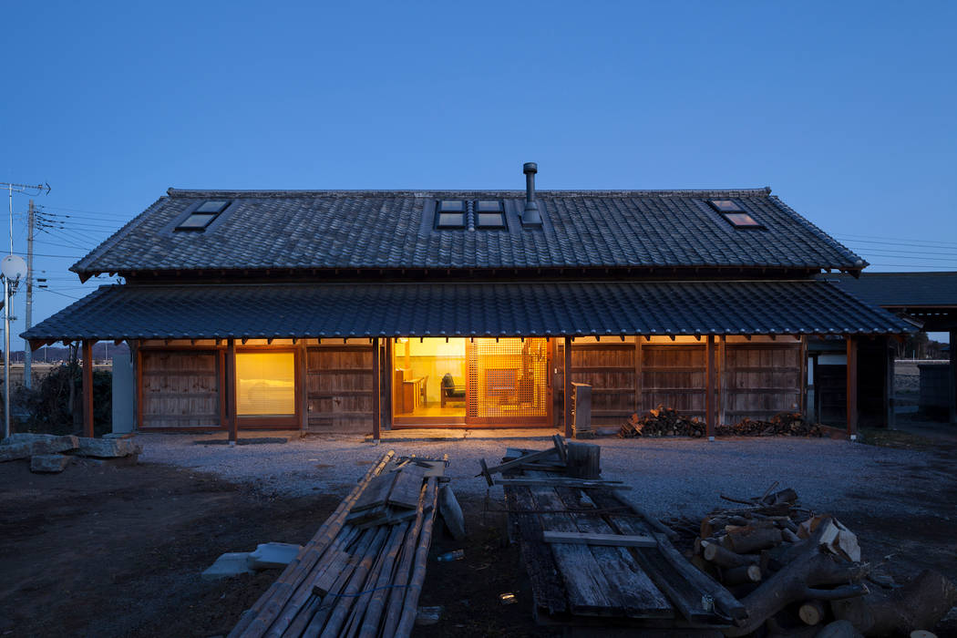 築100年を超える雨屋の改修, STUDIO POH STUDIO POH クラシカルな 家 空,窓,建物,木,ドア,家,コテージ,アスファルト,サイディング,住宅街