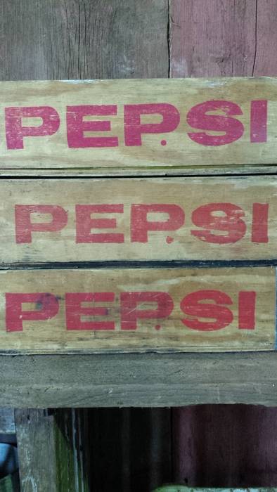 Original vintage Pepsi crates Tramps (UK) Ltd Rumah Gaya Rustic Accessories & decoration